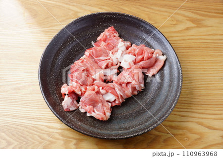 国産の豚肉小間切れ肉 国産の豚肉小間切れ肉 110963968