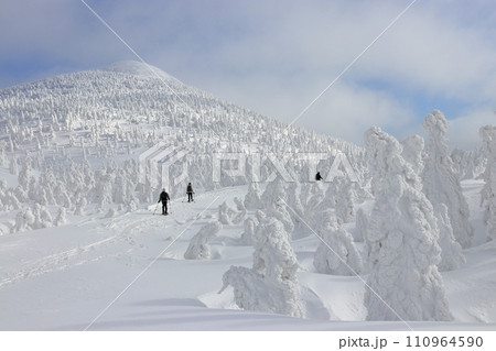 冬の八甲田　樹氷 110964590