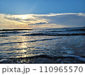 森戸海岸からの夕陽 110965570