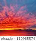 秋谷の夕陽 110965574