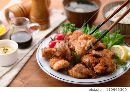鶏の唐揚げ 110966300