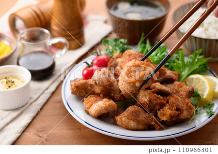 鶏の唐揚げ 110966301