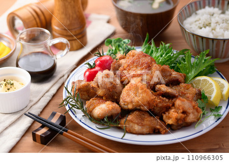 鶏の唐揚げ 鶏の唐揚げ 110966305