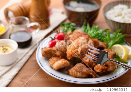 鶏の唐揚げ 110966315