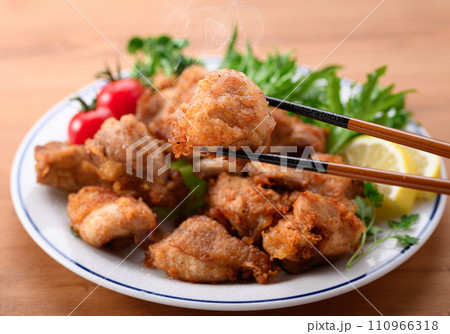 鶏の唐揚げ 鶏の唐揚げ 110966318