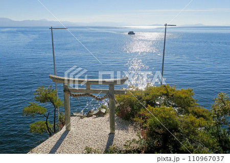 滋賀・竹生島 絶景！都久夫須麻神社の竜神拝所 110967037