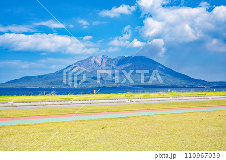 【マリンポートかごしまより桜島】 鹿児島県鹿児島市中央港新町 110967039