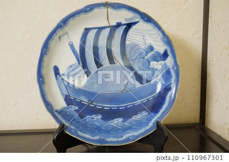 老舗割烹に飾ってあるお皿の陶磁器 老舗割烹に飾ってあるお皿の陶磁器 110967301