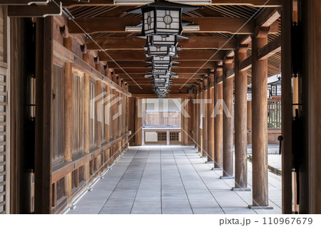 橿原神宮　内拝殿と廻廊 110967679