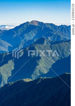 静岡県の日本百名山塩見岳登山　千塩尾根と仙丈ケ岳 110968316