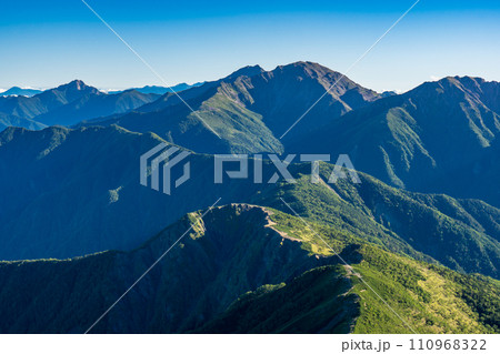 静岡県の日本百名山塩見岳登山　千塩尾根と白根三山 110968322