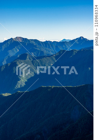 静岡県の日本百名山塩見岳登山　千塩尾根と仙丈ケ岳 110968334