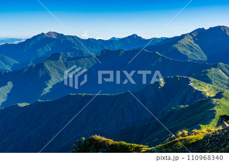 静岡県の日本百名山塩見岳登山　千塩尾根と仙丈ケ岳 110968340