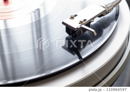アナログレコードの再生 110968597