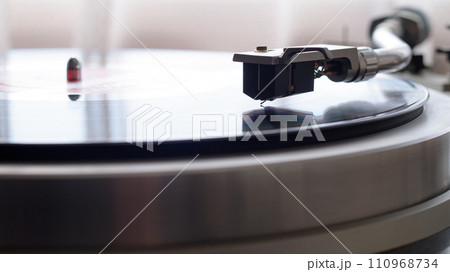 アナログレコードの再生 110968734