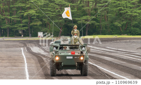 陸上自衛隊富士教導団団長の82式指揮通信車 陸上自衛隊富士教導団団長の82式指揮通信車 110969639