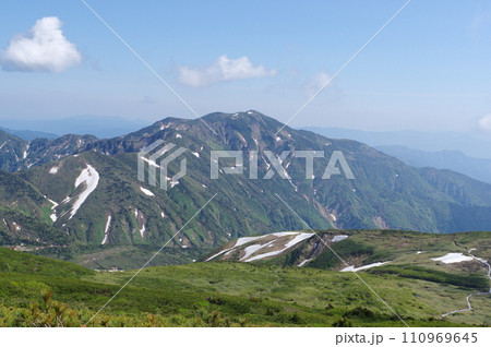 白山室堂から望む別山 110969645