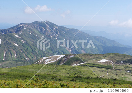 白山室堂から望む別山 110969666