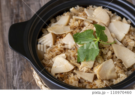 筍ご飯　土鍋炊きたて 110970460