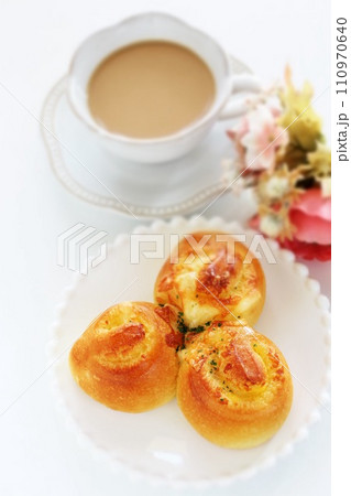 チーズたっぷりチーズパン チーズたっぷりチーズパン 110970640