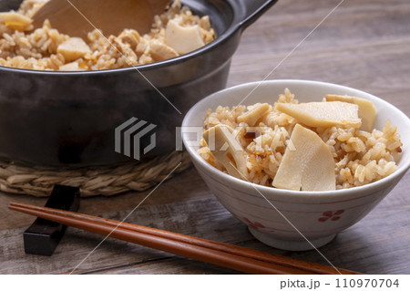 筍ご飯　土鍋炊きたて　茶碗 110970704