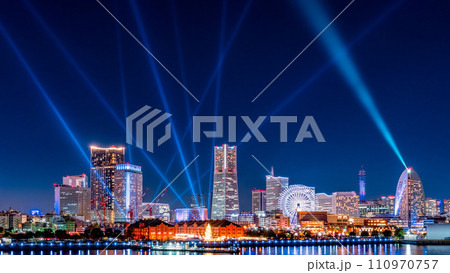 【横浜】みなとみらいの夜景とヨルノヨのレーザーショー 110970757