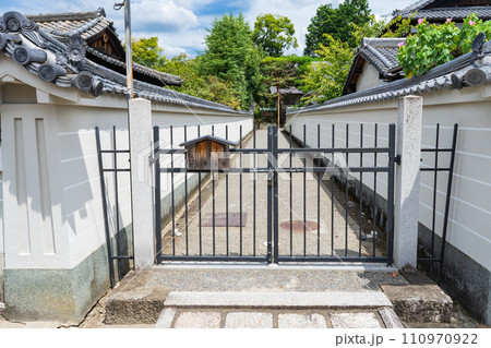 京都市東山区 第七十七代後白河天皇法住寺陵の参道 京都市東山区 第七十七代後白河天皇法住寺陵の参道 110970922
