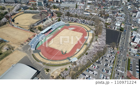 郡山市中心部 - 開成山総合運動公園の空撮 110971224