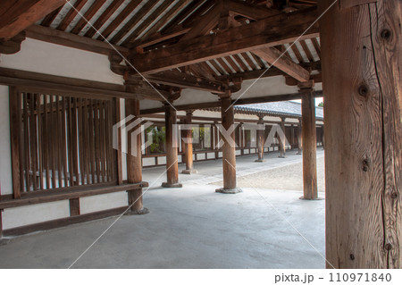 奈良県生駒郡斑鳩町　世界文化遺産法隆寺　国宝の回廊 110971840
