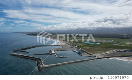 再生の証 - 震災を乗り越えた浪江町請戸漁港の空撮風景1 110971970