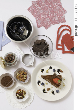 チョコレートケーキ バレンタインデー 手作り クッキング 縦位置 チョコレートケーキ バレンタインデー 手作り クッキング 縦位置 110972179