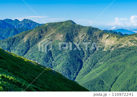 静岡県の日本百名山塩見岳登山　烏帽子岳 110972241