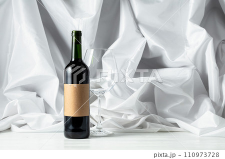 Red wine on a white wooden tfble. 110973728