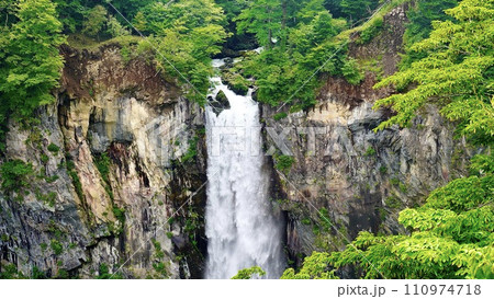 栃木県日光市の華厳ノ滝 110974718