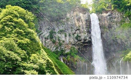 栃木県日光市の華厳ノ滝 110974734