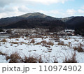 里山の雪景色 110974902