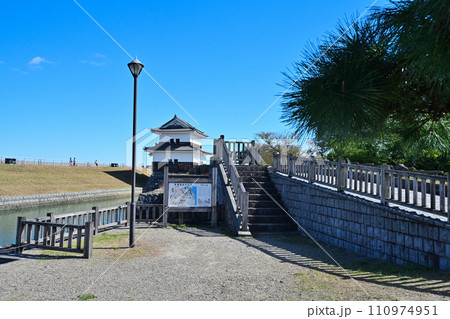 東海道五十三次の桑名宿「七里の渡し」の青空の風景 東海道五十三次の桑名宿「七里の渡し」の青空の風景 110974951
