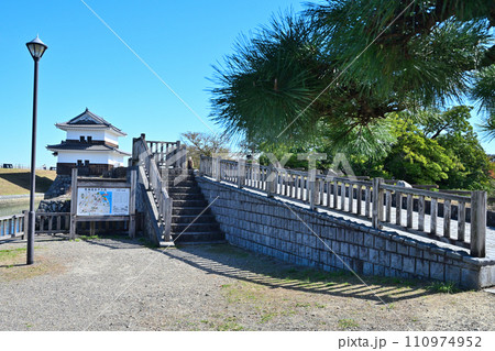 東海道五十三次の桑名宿「七里の渡し」の青空の風景 110974952