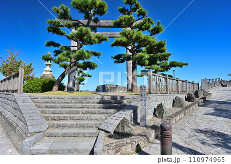 東海道五十三次の桑名宿「七里の渡し」の青空の風景 110974965