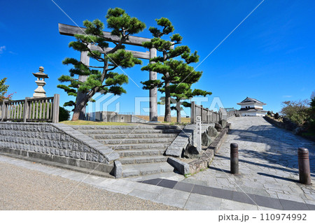 東海道五十三次の桑名宿「七里の渡し」の青空の風景 110974992