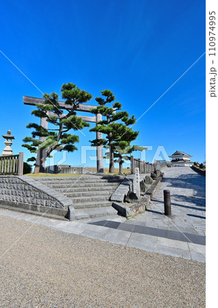 東海道五十三次の桑名宿「七里の渡し」の青空の風景 110974995