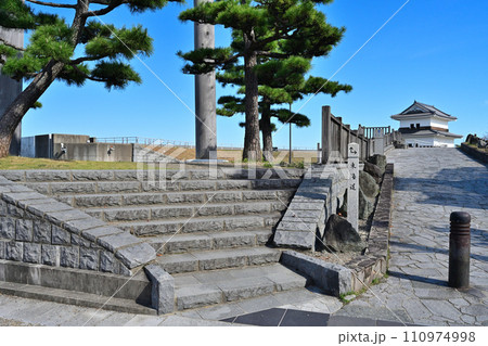東海道五十三次の桑名宿「七里の渡し」の青空の風景 110974998