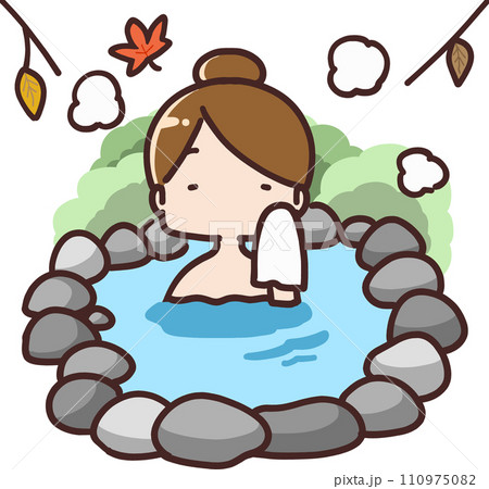 温泉(露天風呂)に入ってくつろぐお団子頭の女性 110975082