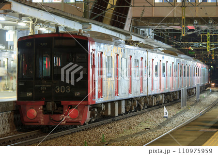 配給輸送される303系電車（K03編成） 110975959