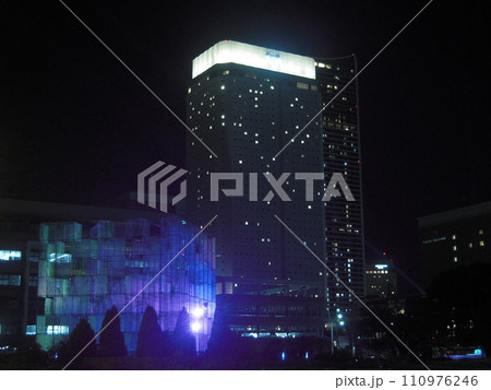 風景写真　新港中央広場　ヨルノヨ2023 110976246