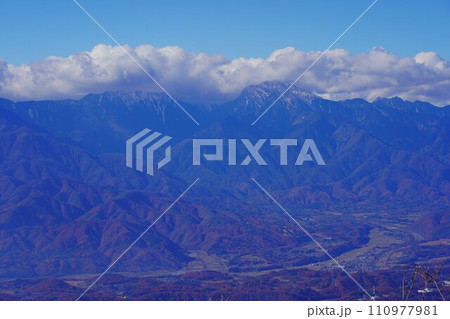 茅ヶ岳山頂からの甲斐駒ヶ岳・アサヨ峰・鋸岳 茅ヶ岳山頂からの甲斐駒ヶ岳・アサヨ峰・鋸岳 110977981