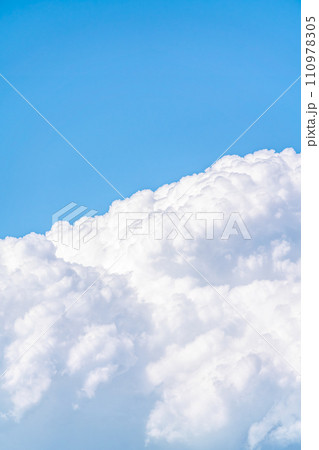 青い空と白い入道雲 青い空と白い入道雲 110978305