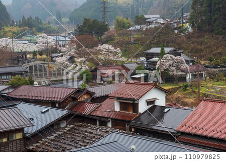 Top view of preserved old wood building of Tsumago juku, Kiso valley Top view of preserved old wood building of Tsumago juku, Kiso valley 110979825