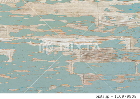 ペンキの剥げ落ちた板 背景素材 110979908
