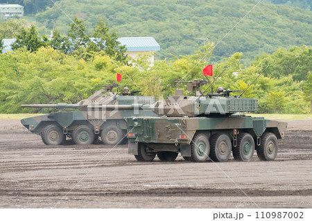 弾薬を装填した陸上自衛隊16式機動戦闘車 弾薬を装填した陸上自衛隊16式機動戦闘車 110987002